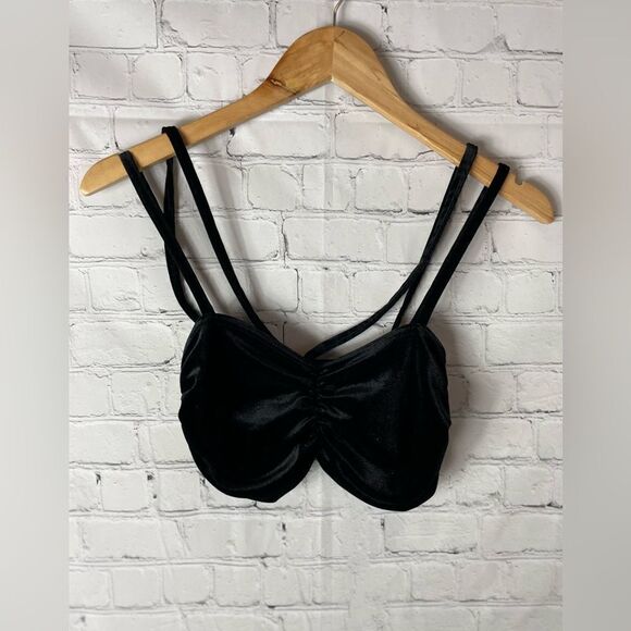 Pretty Little Thing Black Ruched Cross Back Velvet Crop Top - Picture 3 of 11